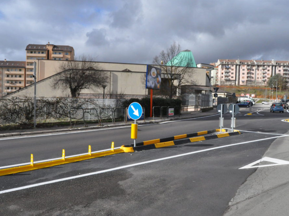 Intersezione urbana a raso di tipo rotatoria nel quartiere Poggio Tre Galli, Potenza